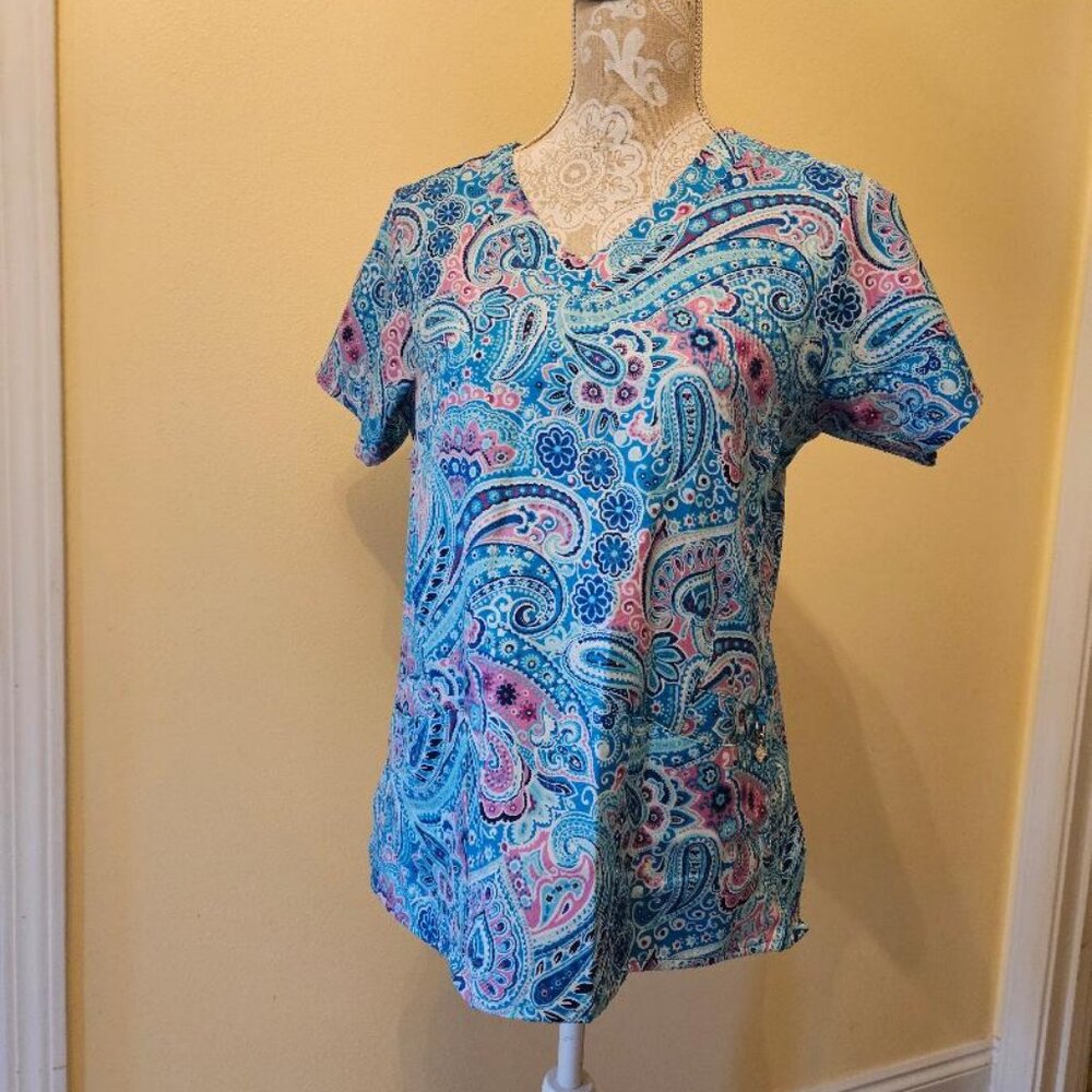 Women`s Vera Bradley Blue and Pink Scrub Top size S